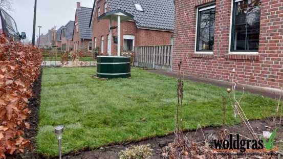 Graszoden leggen Nieuwe Pekela