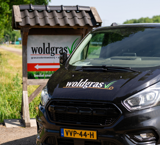 Woldgras graszoden aanleggen